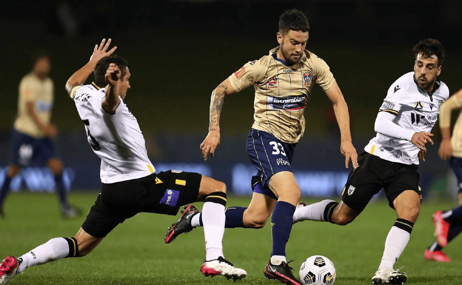 里程碑夜纽卡斯尔强势反弹，西甲冲刺阶段刷纪录，气氛紧张，身体对抗强度拉满的简单介绍